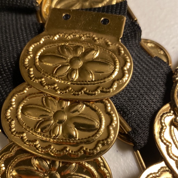 Stretchy Elastic Belt Overlapping Goldtone Ovals - Picture 6 of 6